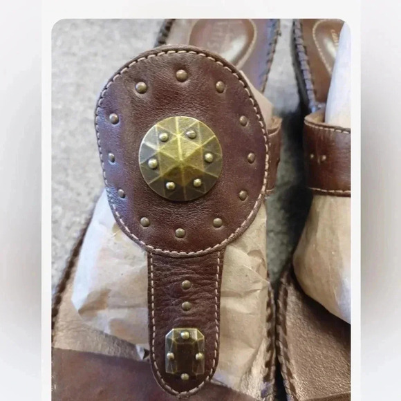 Clarks Artisan Brown Gold Thong Sandals Slides Size  10M - Picture 6 of 8